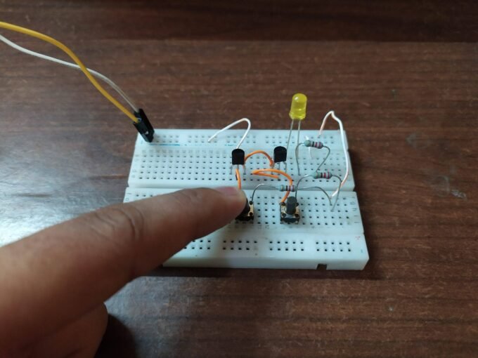 logic gates with transistors on breadboard | Implement Logic gates