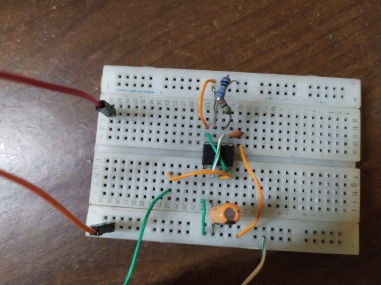 Astable Multivibrator using 555 timer | 555 timer square wave generator