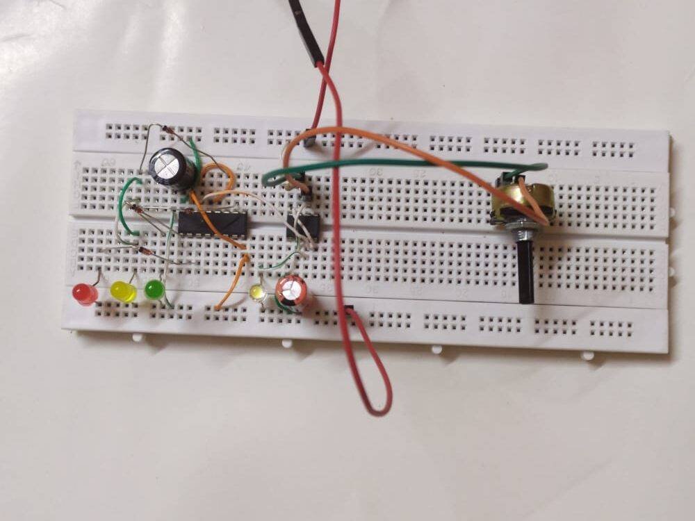 traffic light project using 555 | 555 timer traffic light | 555 project